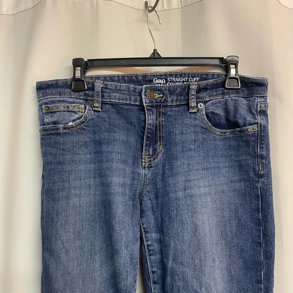 Gap straight cuff (3 1/2”) women’s Jeans size 29R - Picture 3 of 5